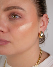 Laden Sie das Bild in den Galerie-Viewer, Skinnies SPF50 Sheer Glow Tinted Light